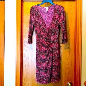 New Laundry by Design print faux wrap dress red black white ruched flatters EUC